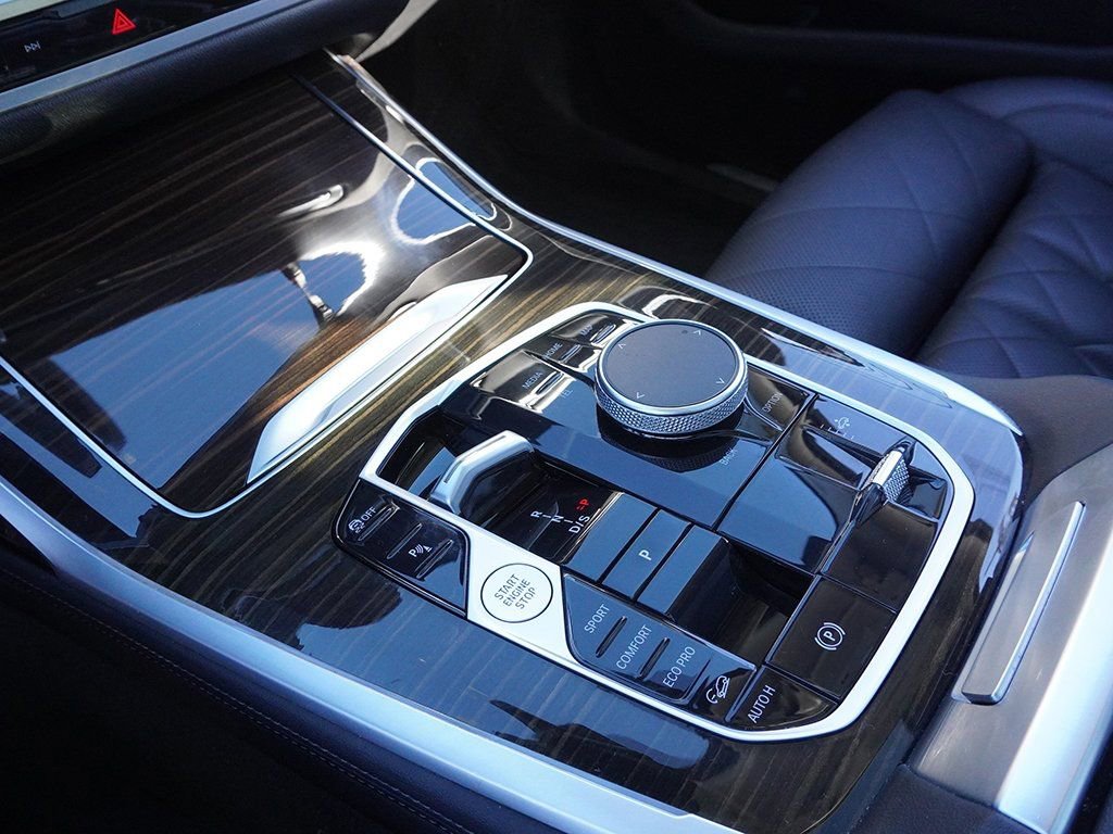 Used 2023 BMW X7 xDrive40i w/ Parking Assistance Package image 60