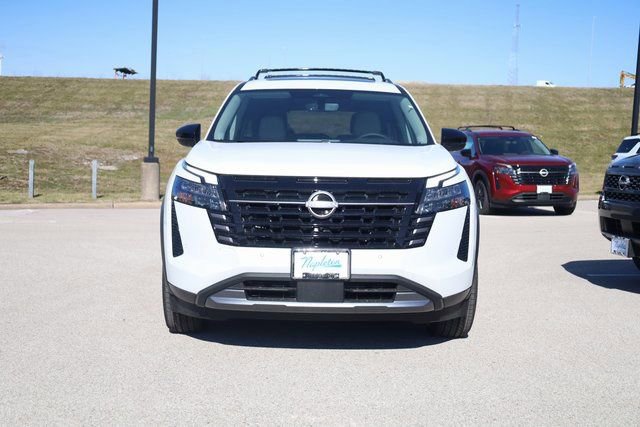 New 2026 Nissan Pathfinder SL w/ SL Premium Package AWD/4WD image 3