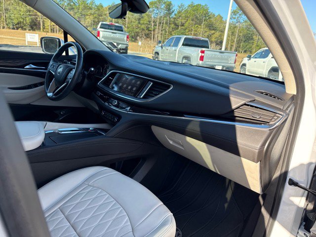 Used 2023 Buick Enclave Avenir image 10