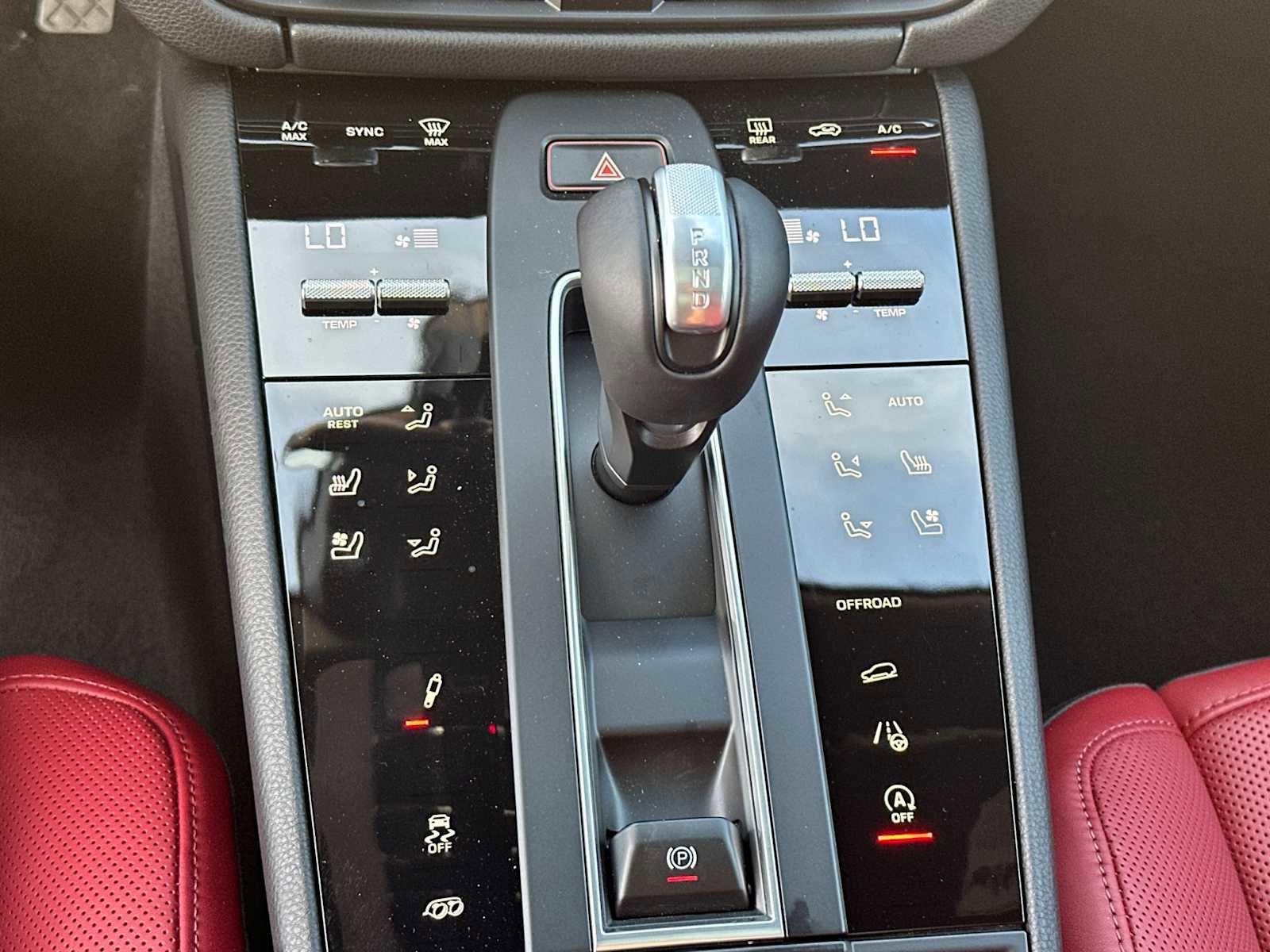 Used 2025 Porsche Macan Turbo image 21