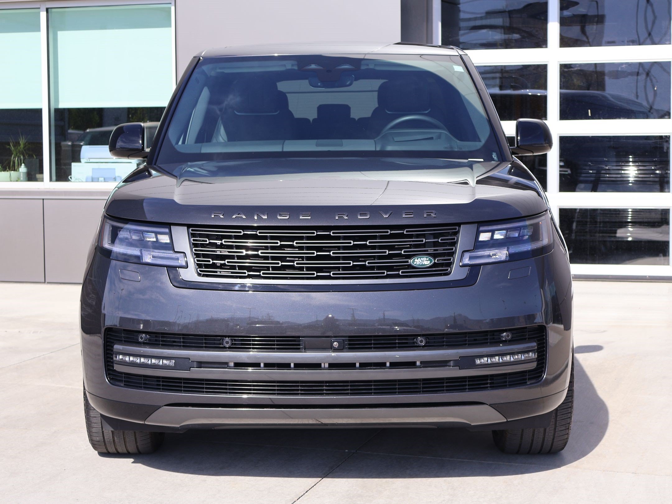 Certified 2024 Land Rover Range Rover Long Wheelbase SE AWD/4WD image 2