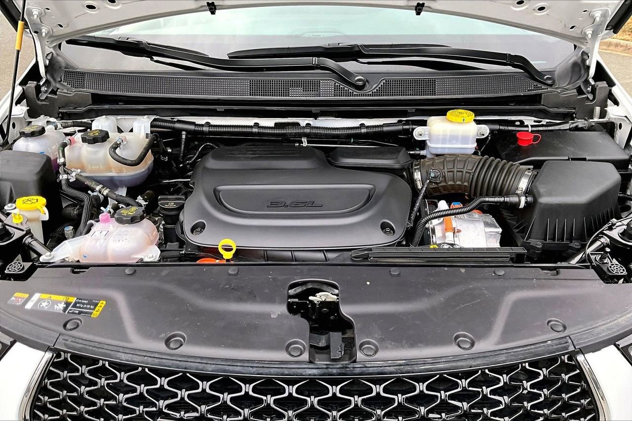 Certified 2024 Chrysler Pacifica Select image 37