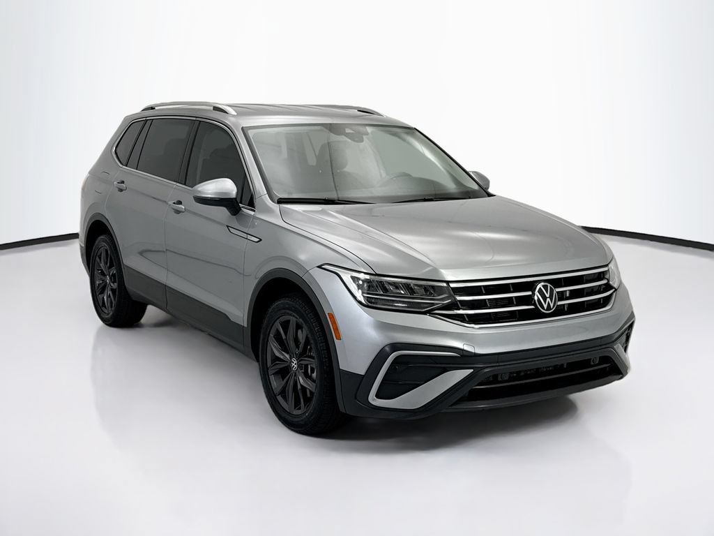 Used 2022 Volkswagen Tiguan SE FWD image 3