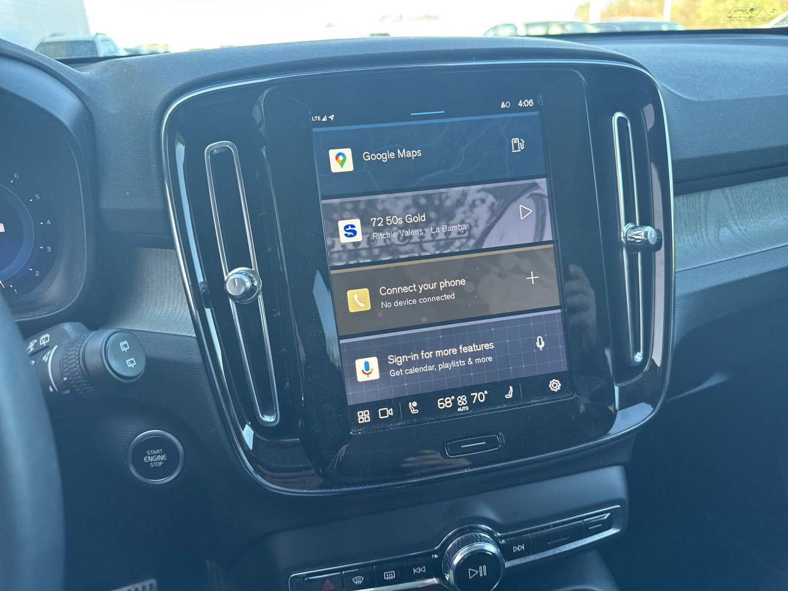 Used 2024 Volvo XC40 B5 Plus image 12