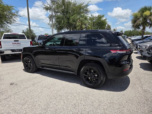 Certified 2025 Jeep Grand Cherokee Altitude AWD/4WD image 9