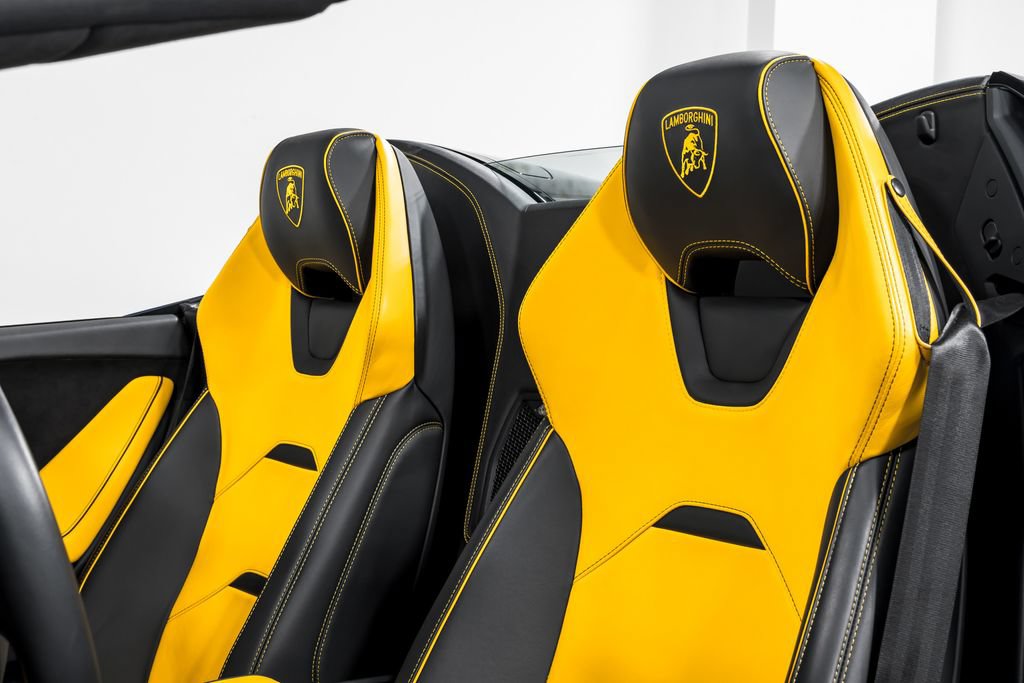 Used 2023 Lamborghini Huracan EVO AWD/4WD image 19
