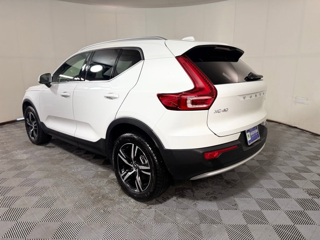Used 2025 Volvo XC40 B5 Core w/ Protection Package Premier image 4