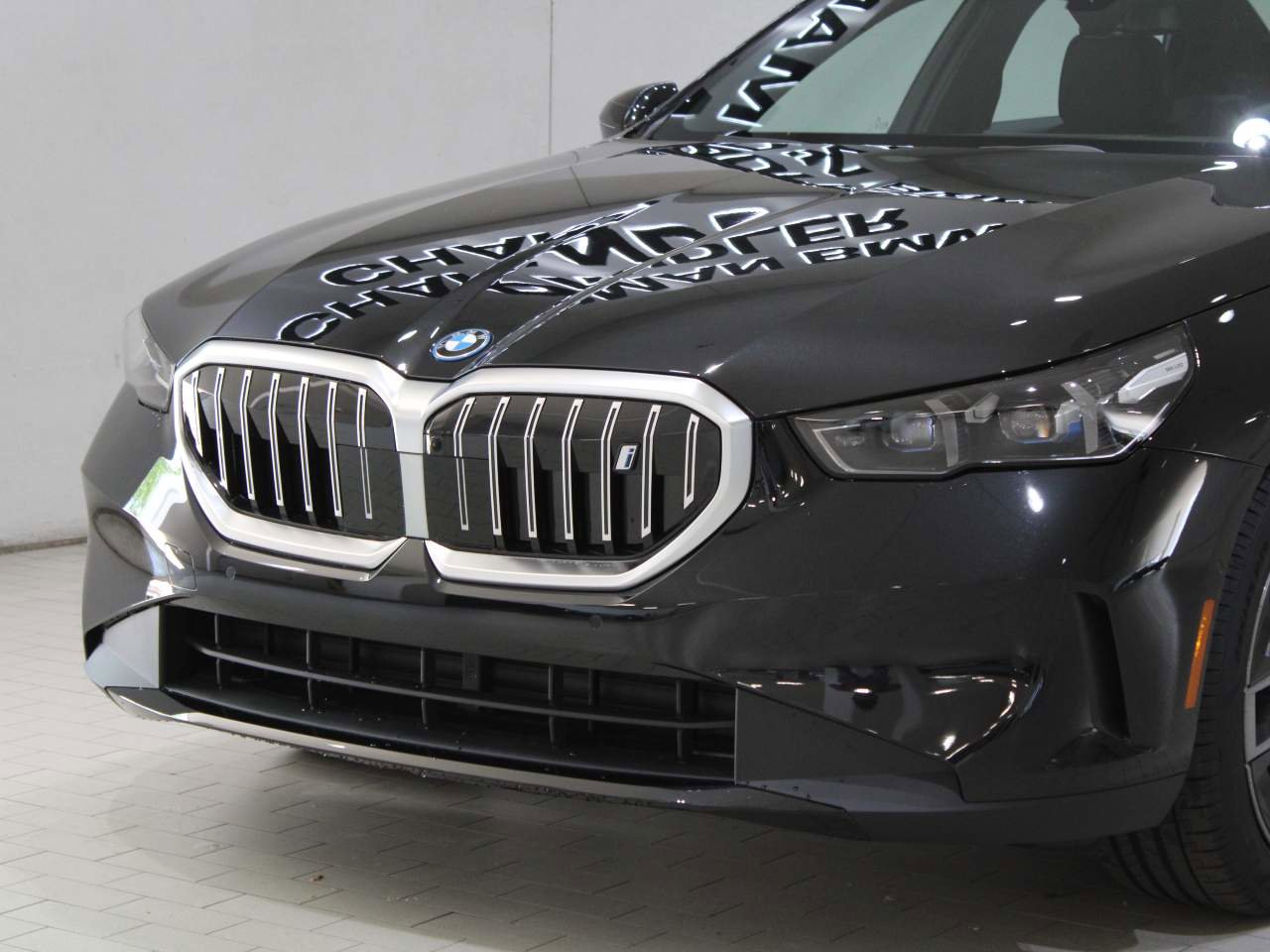 Used 2024 BMW i5 eDrive40i w/ Premium Package image 2