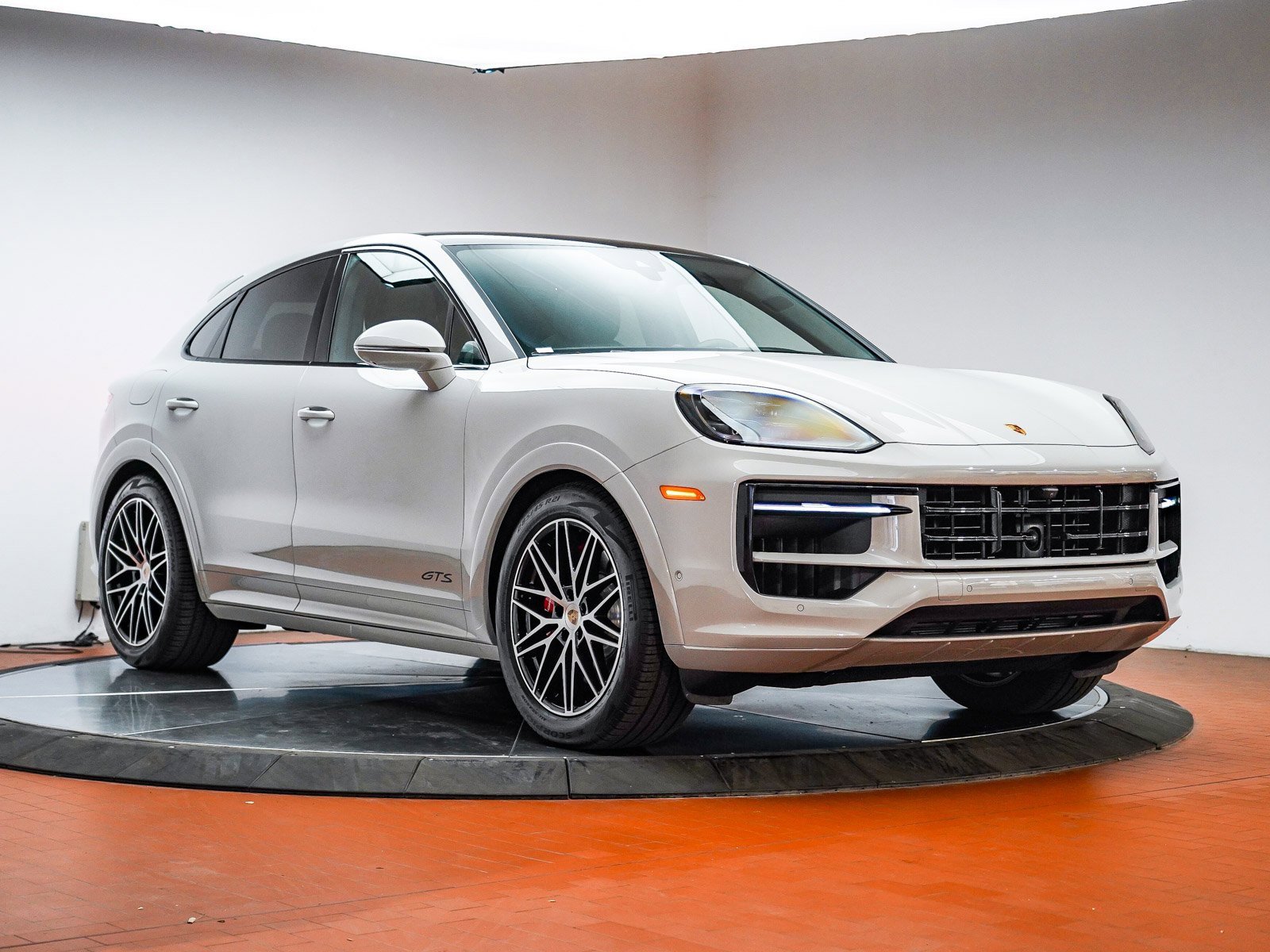 Used 2025 Porsche Cayenne GTS image 7