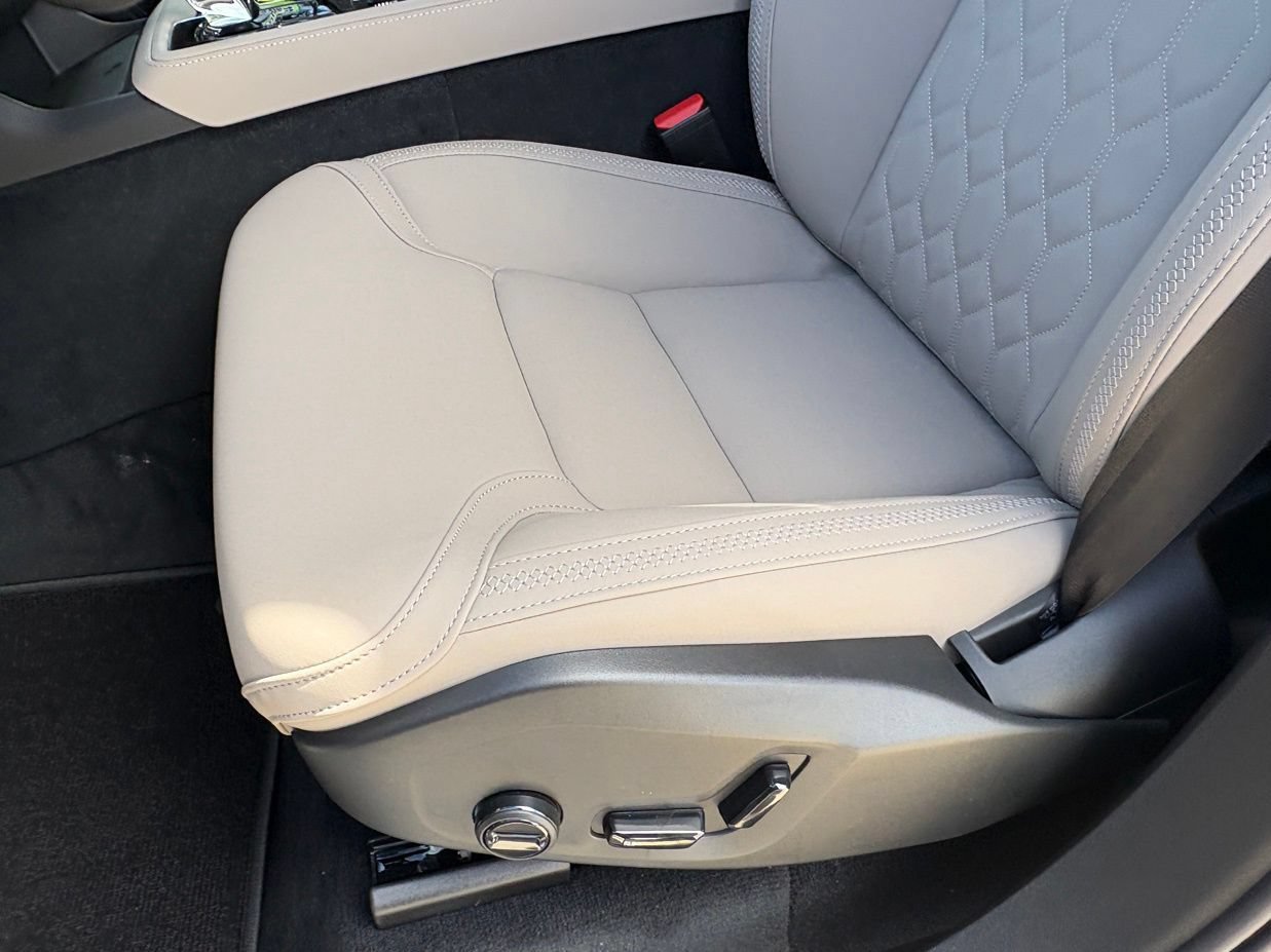 New 2026 Volvo XC90 B6 Plus w/ Protection Package Premier AWD/4WD image 18
