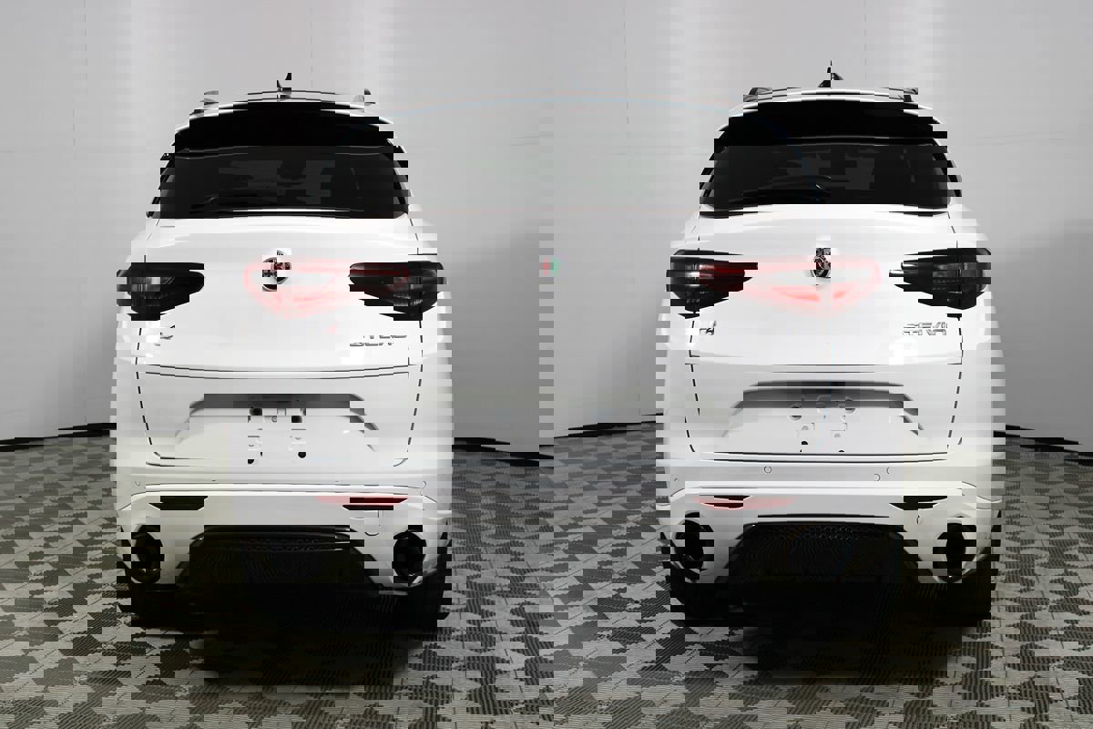 Used 2023 Alfa Romeo Stelvio Veloce image 36