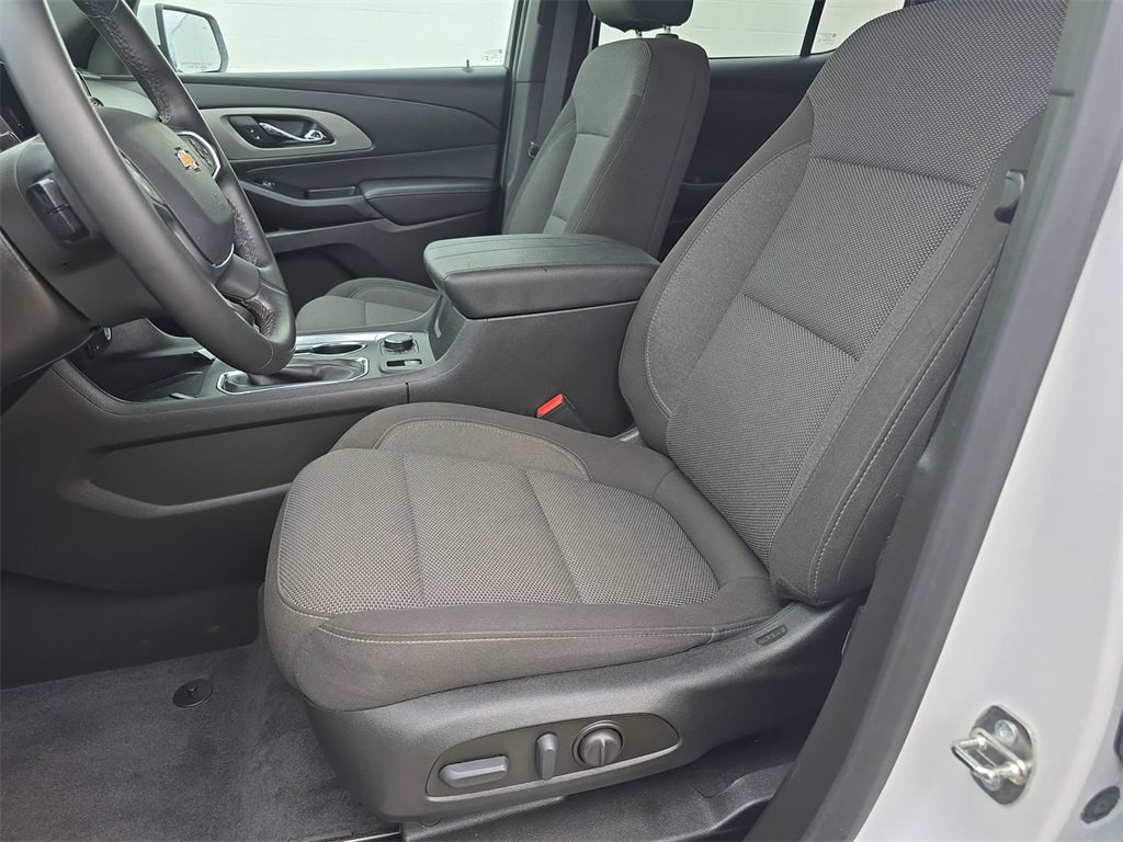 Used 2023 Chevrolet Traverse LT image 20
