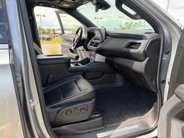 Used 2023 GMC Yukon XL SLT w/ SLT Luxury Package AWD/4WD image 22