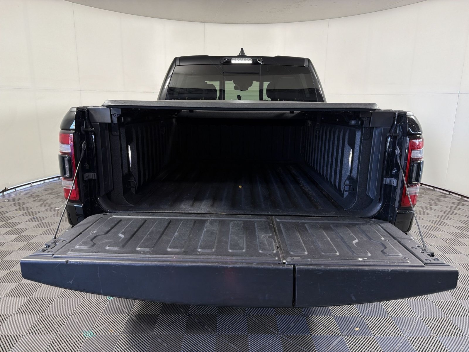 Used 2021 RAM 1500 Limited w/ Night Edition AWD/4WD image 27
