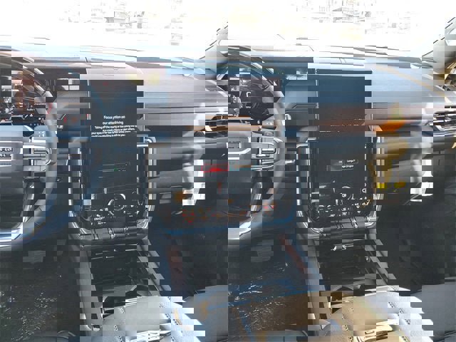 New 2025 GMC Yukon XL Denali w/ Denali Reserve Package image 14