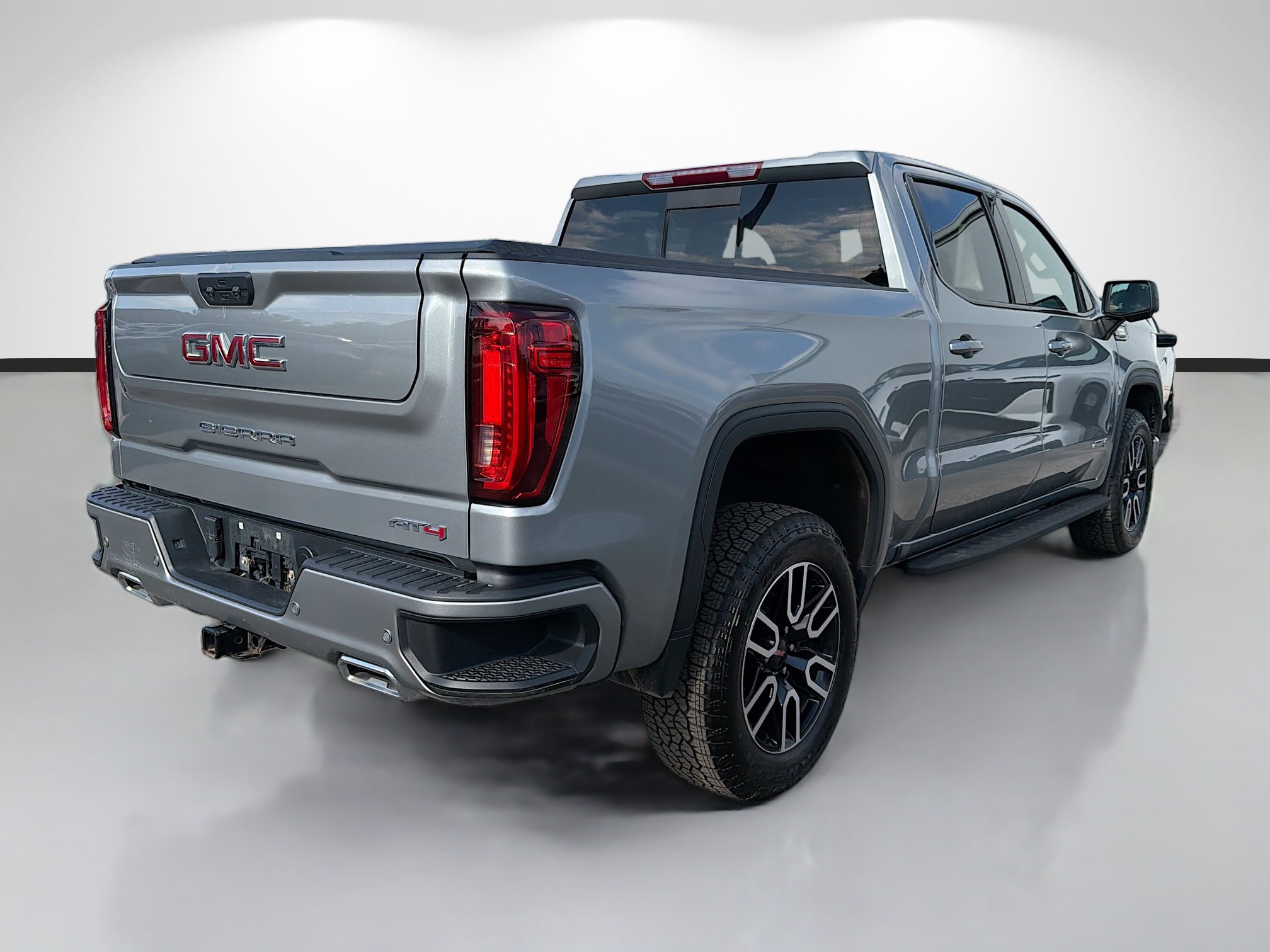 Used 2024 GMC Sierra 1500 AT4 w/ AT4 Preferred Package AWD/4WD image 3