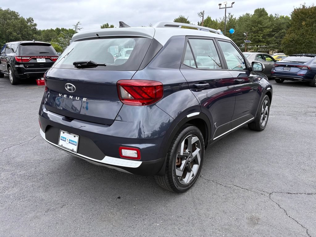 Used 2021 Hyundai Venue FWD image 7