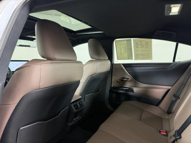 Certified 2025 Lexus ES 300h w/ Premium Package FWD image 31