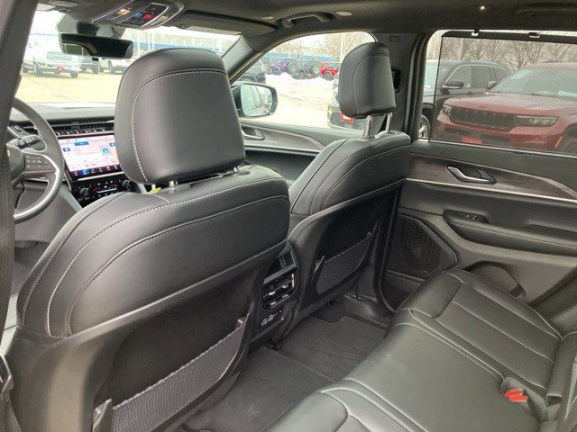 Certified 2025 Jeep Grand Cherokee Limited w/ Luxury Tech Group II image 23