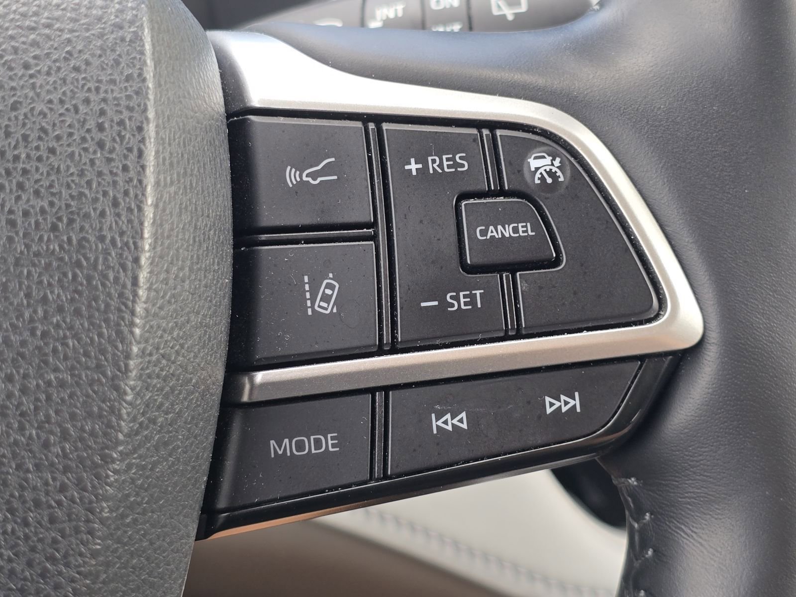 Used 2023 Toyota Highlander L image 30