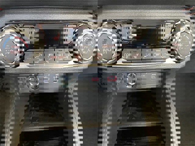 New 2025 Nissan Versa SR w/ Trunk Package image 22