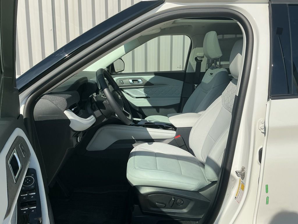 New 2026 Ford Explorer Platinum w/ LUX Leather Package AWD/4WD image 8