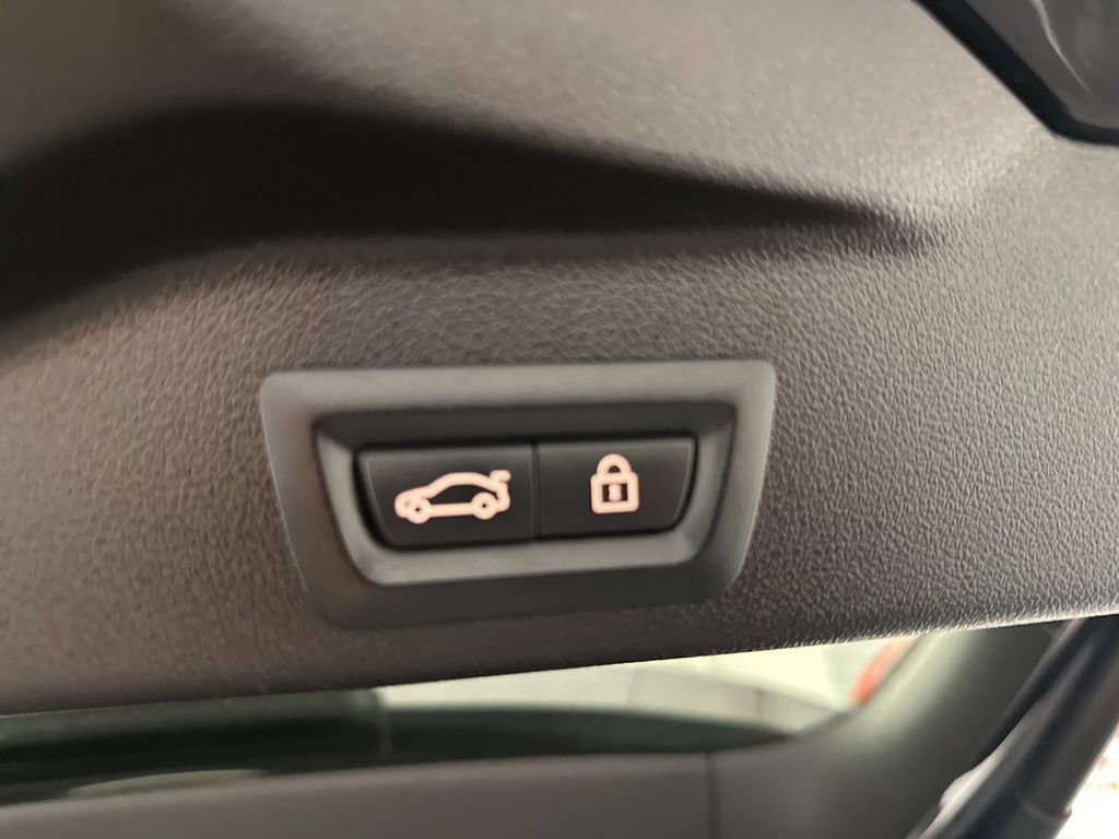 Used 2020 BMW X5 xDrive40i w/ M Sport Package image 29