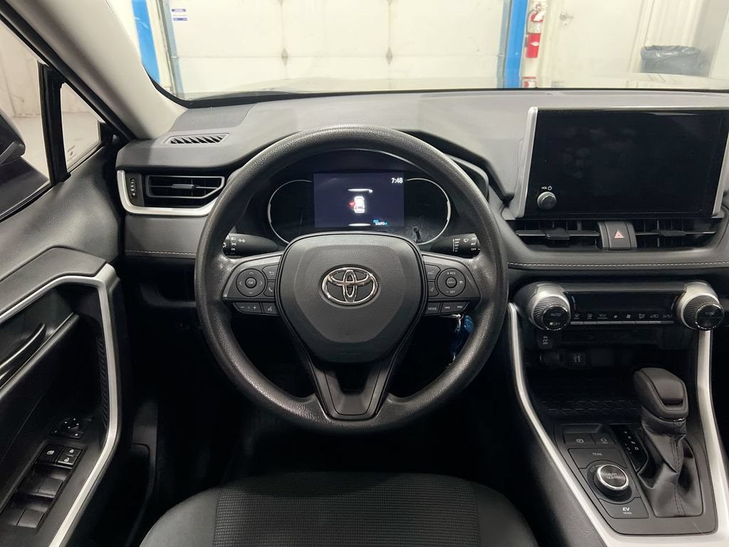 Used 2023 Toyota RAV4 LE AWD/4WD image 11