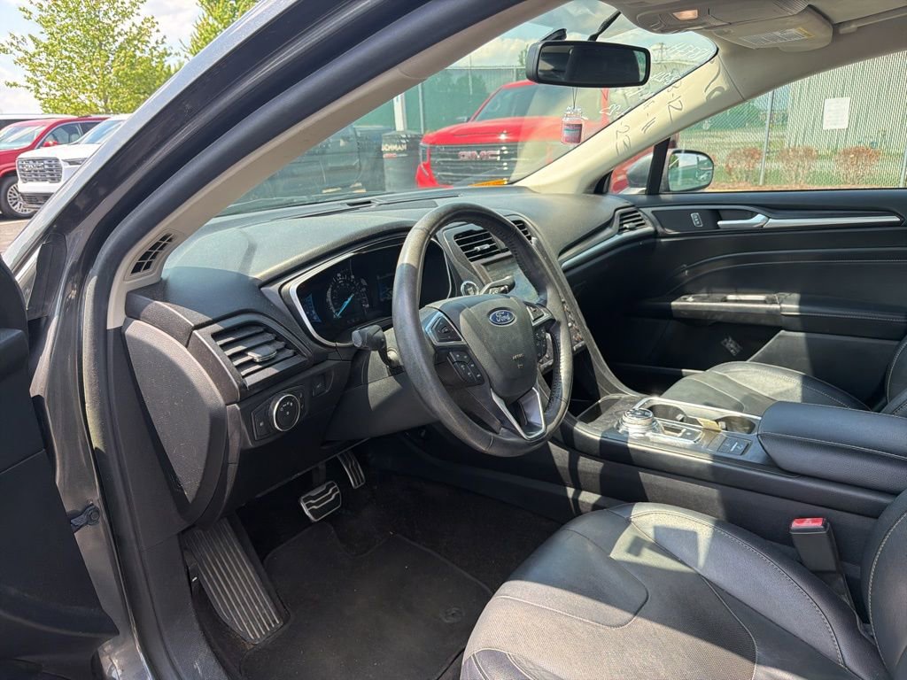 Used 2018 Ford Fusion Titanium FWD image 10