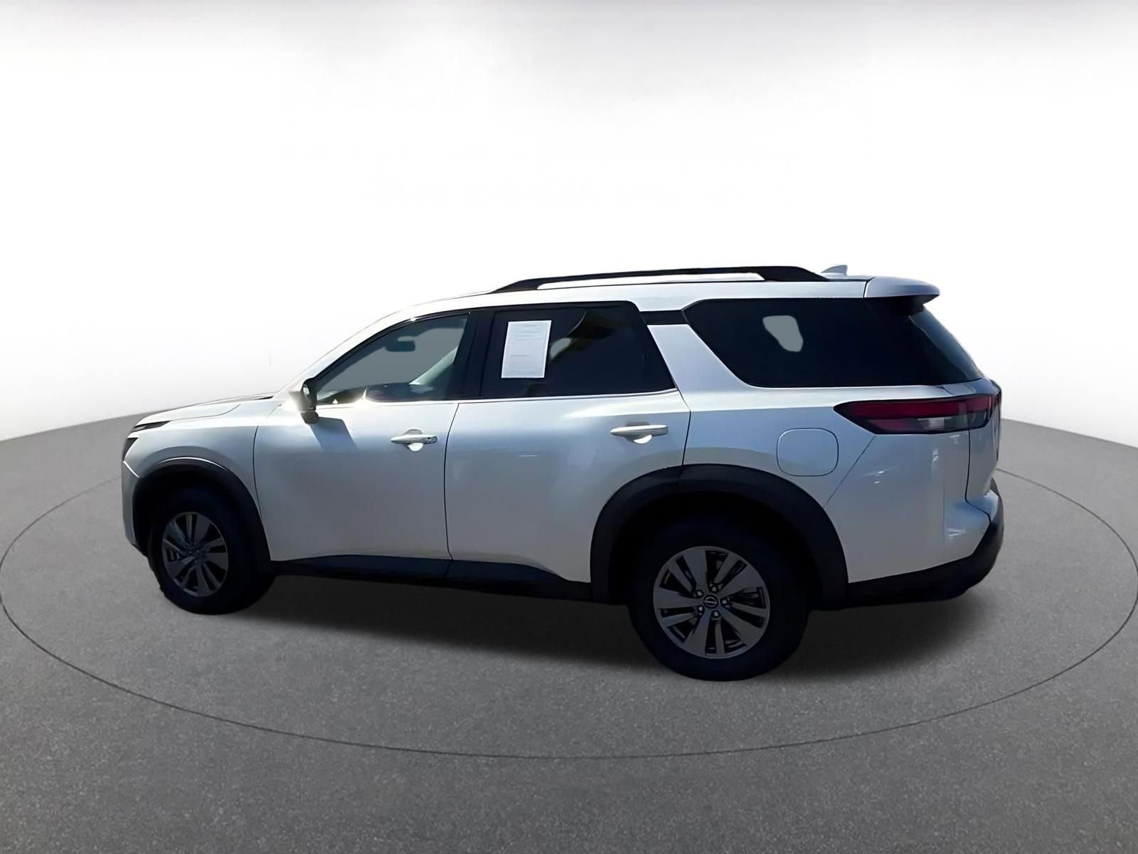 Used 2025 Nissan Pathfinder SV AWD/4WD image 10