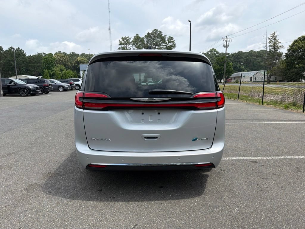 Used 2024 Chrysler Pacifica Limited FWD image 6