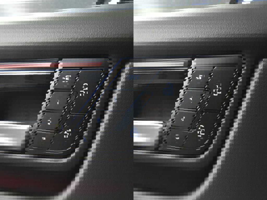 Certified 2024 Porsche Macan 4 Electric image 26