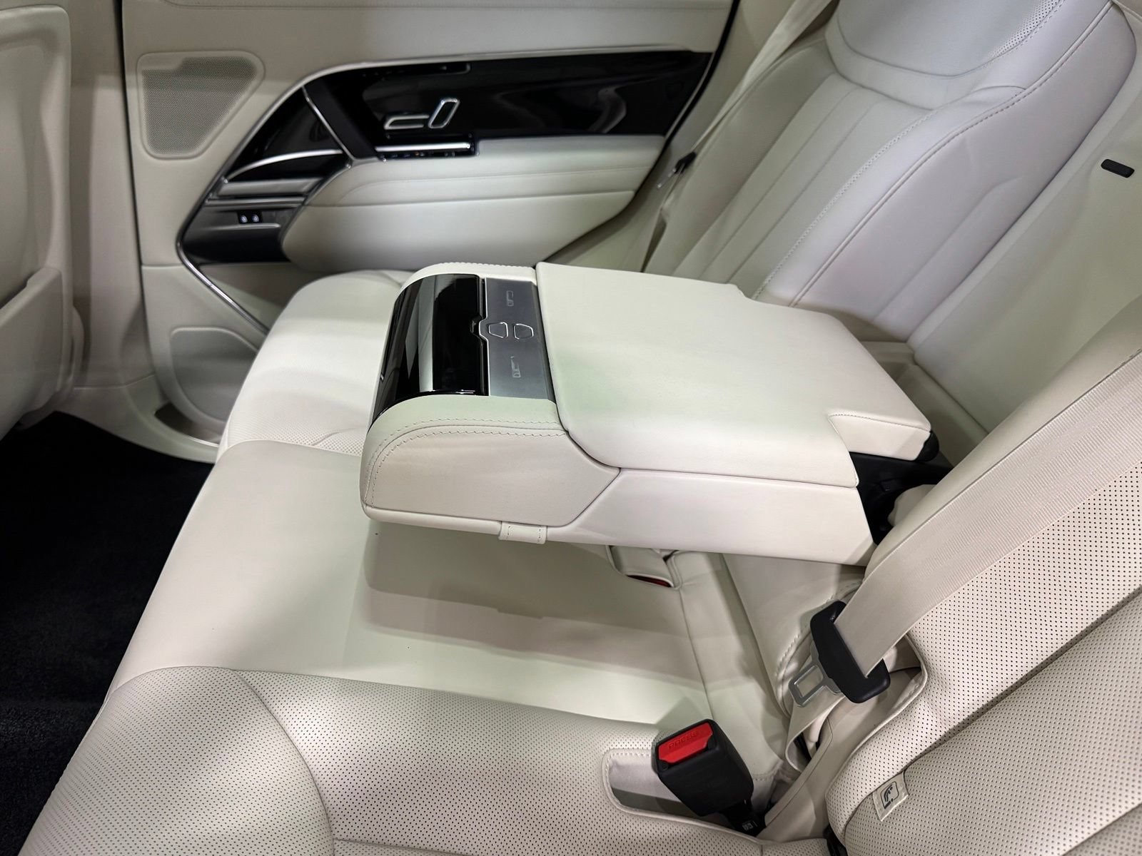 New 2026 Land Rover Range Rover SE AWD/4WD image 34