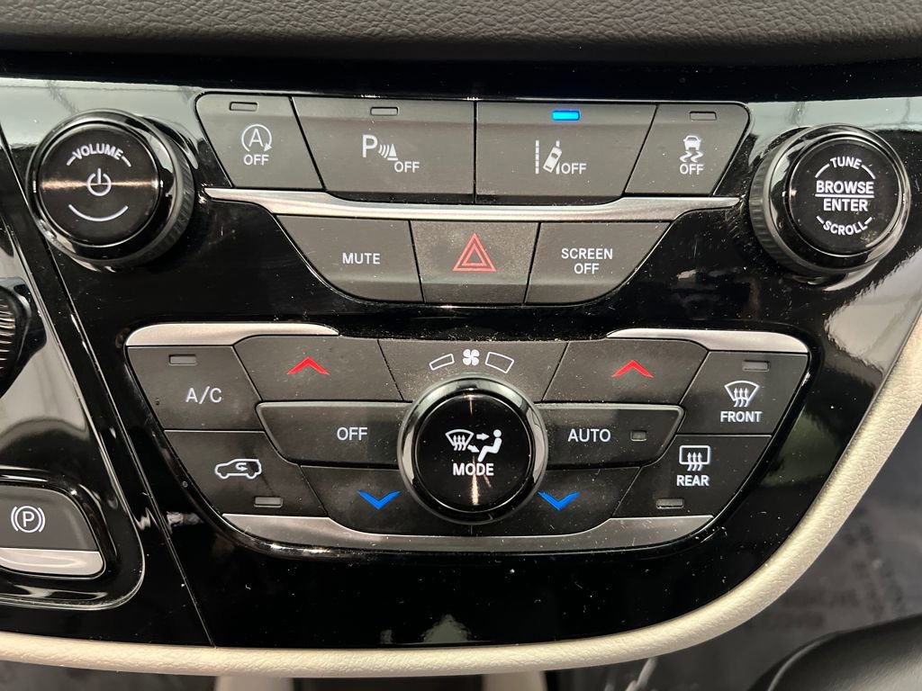 Used 2024 Chrysler Pacifica Touring-L image 53