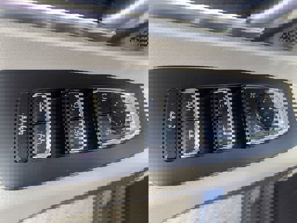 Used 2023 Kia Telluride EX image 17