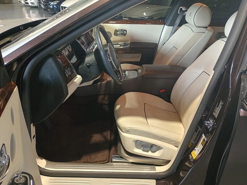 Used 2013 Rolls-Royce Ghost RWD image 17