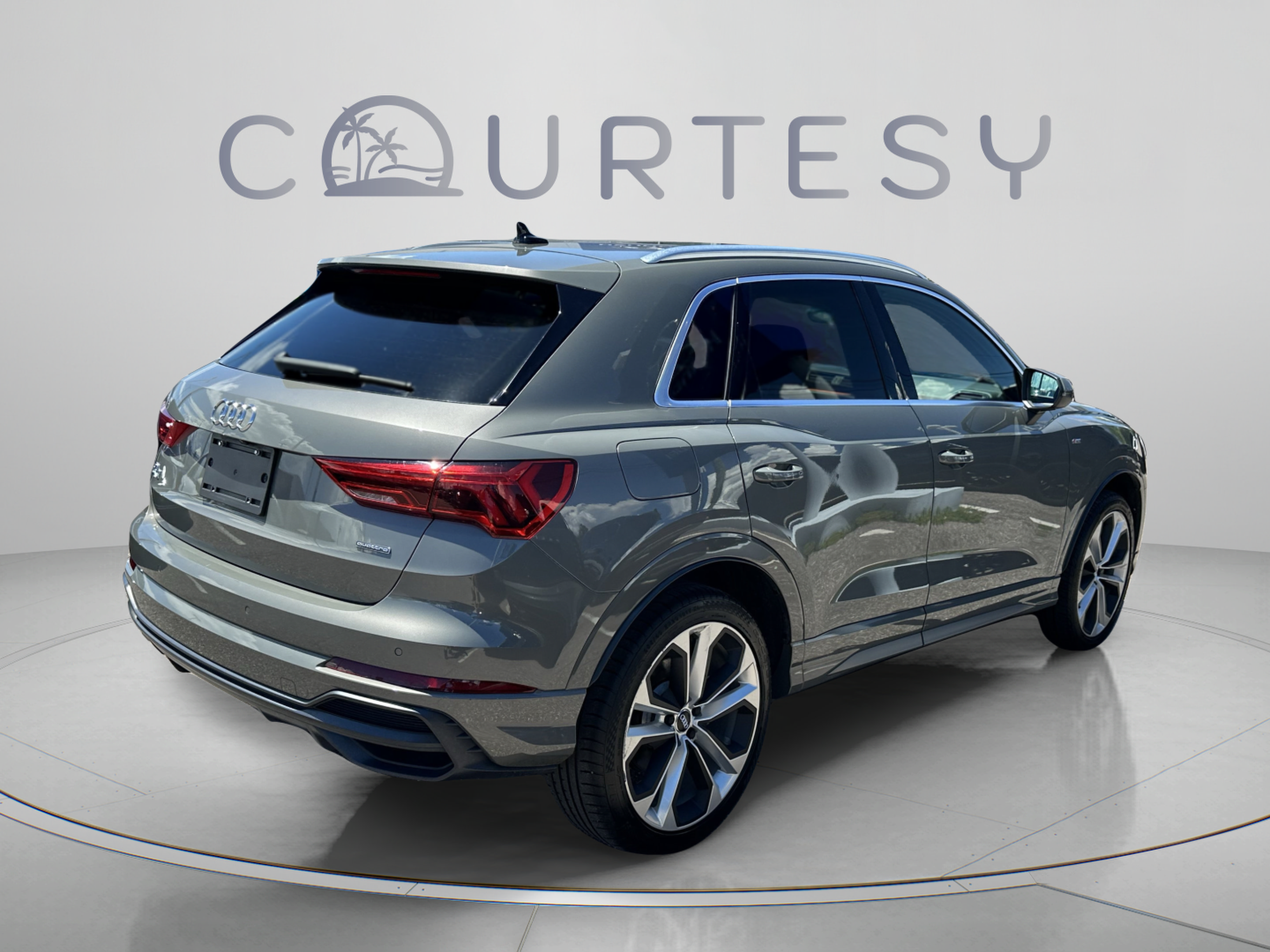 Used 2019 Audi Q3 2.0T Premium Plus w/ Premium Plus Package AWD/4WD image 5