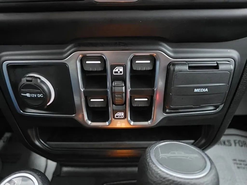 Used 2023 Jeep Gladiator Overland image 30