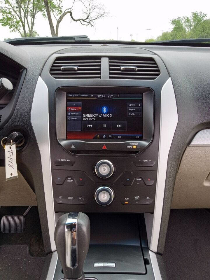 Used 2014 Ford Explorer XLT w/ Equipment Group 202A FWD image 21