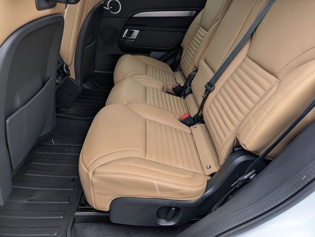 New 2026 Land Rover Discovery Dynamic SE image 15