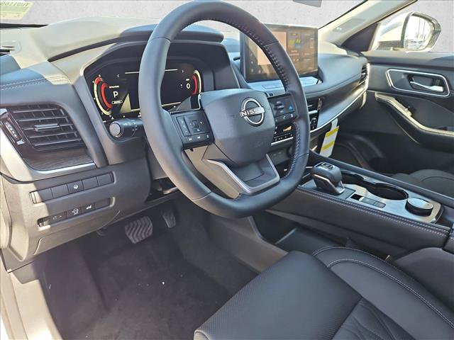 New 2026 Nissan Rogue Platinum AWD/4WD image 3