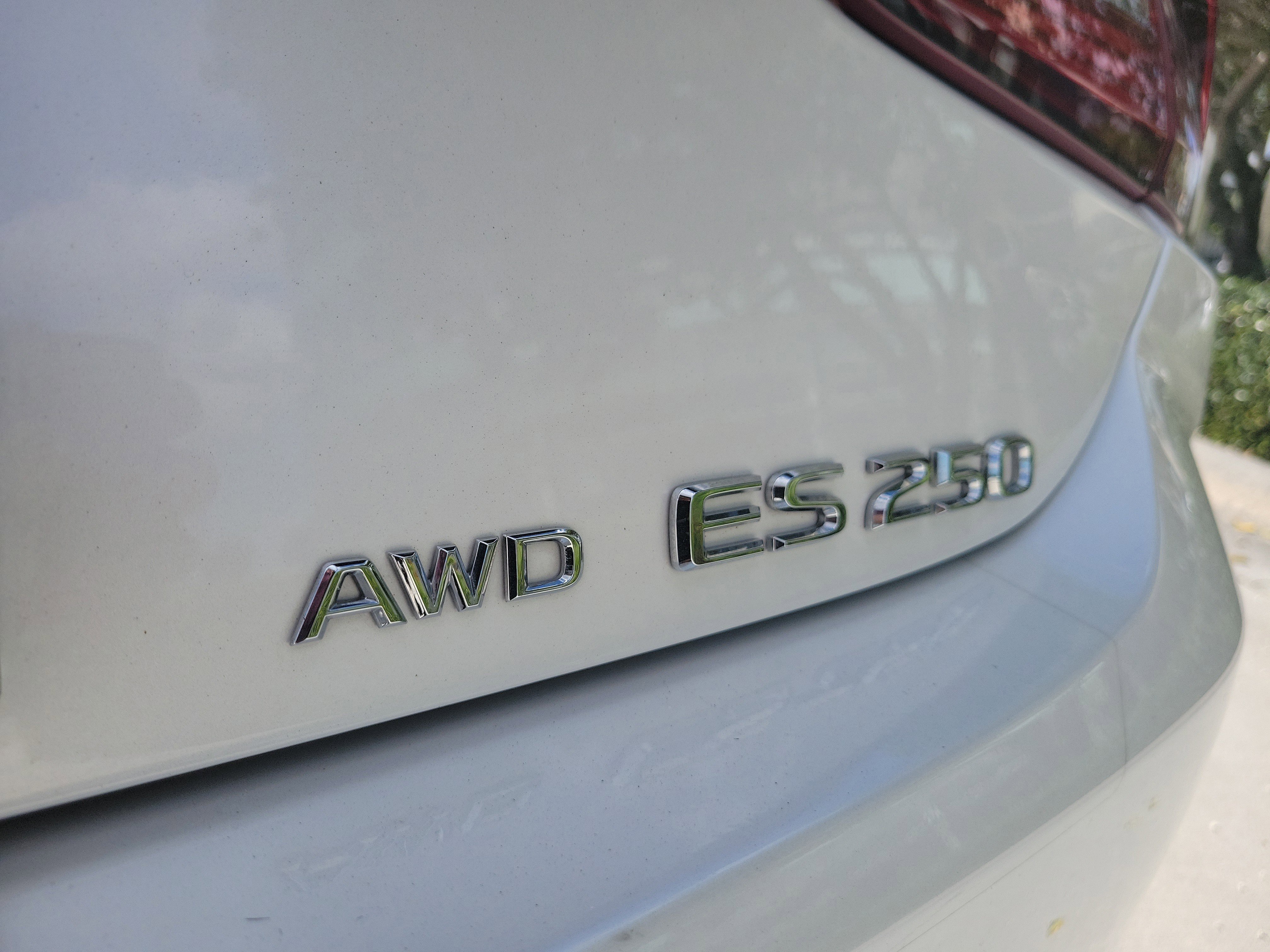 Used 2024 Lexus ES 250 w/ Premium Package image 9