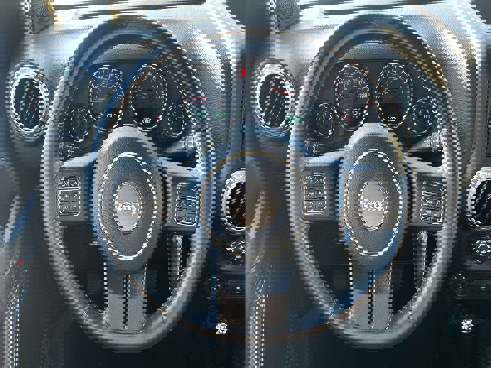 Used 2013 Jeep Wrangler Unlimited Rubicon w/ Connectivity Group image 19