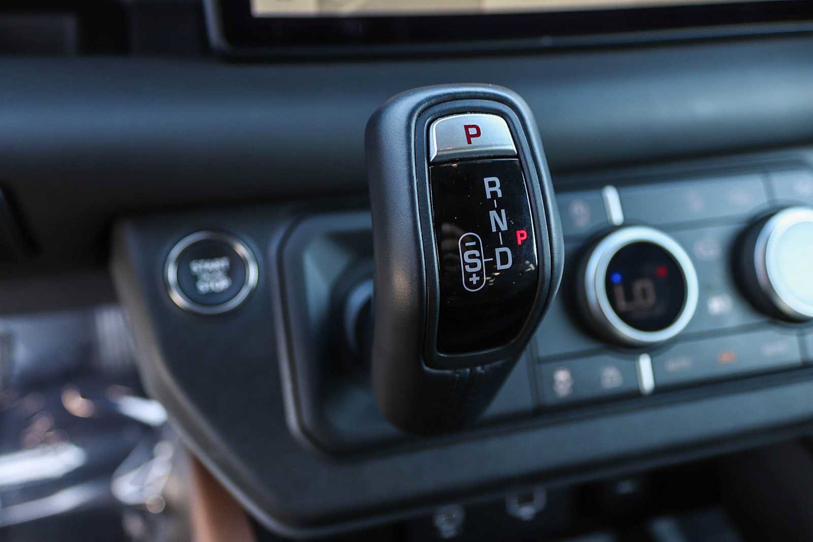 Used 2024 Land Rover Defender 110 X-Dynamic SE AWD/4WD image 25