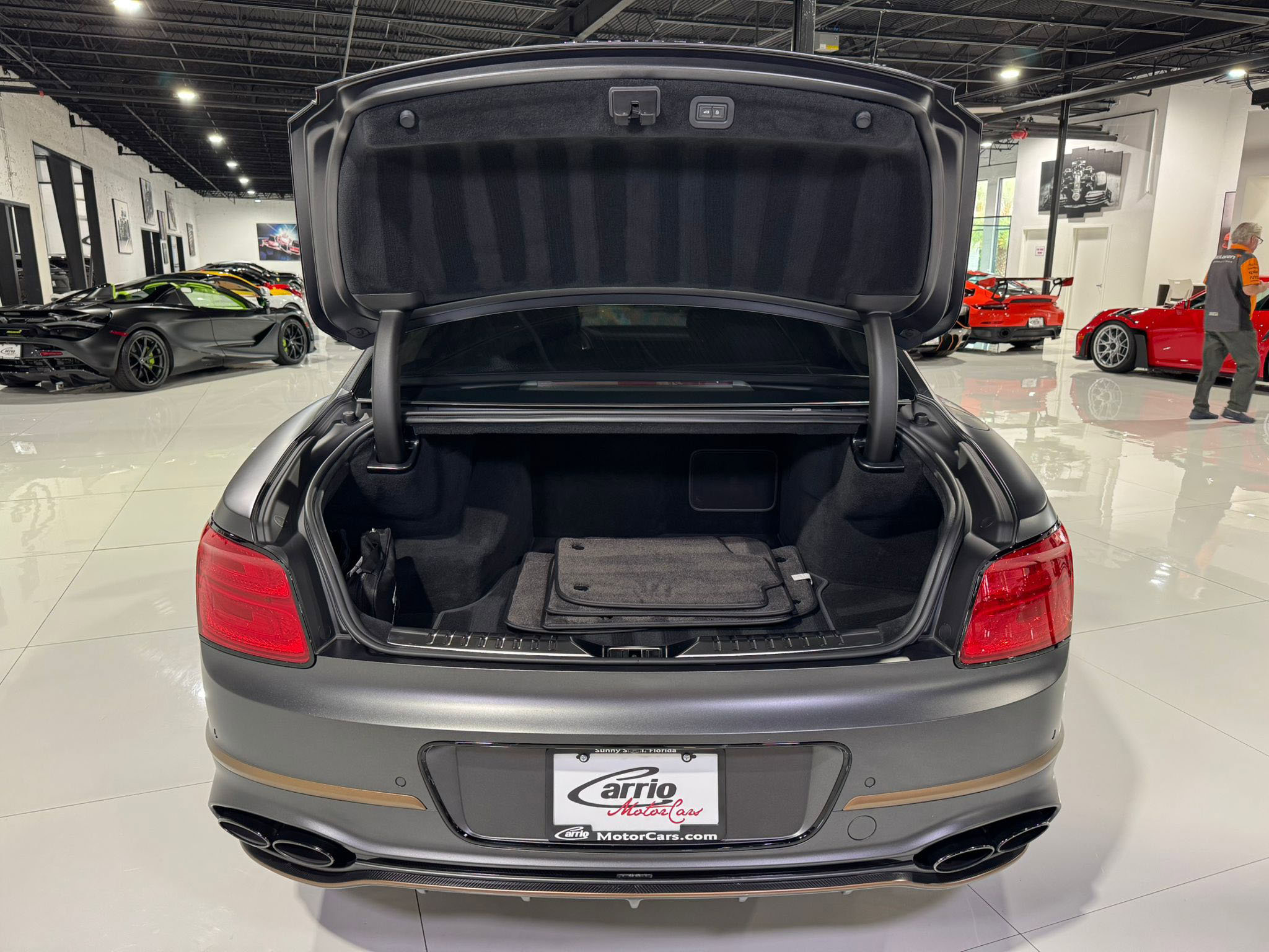 Used 2022 Bentley Flying Spur Plug-In Hybrid image 43