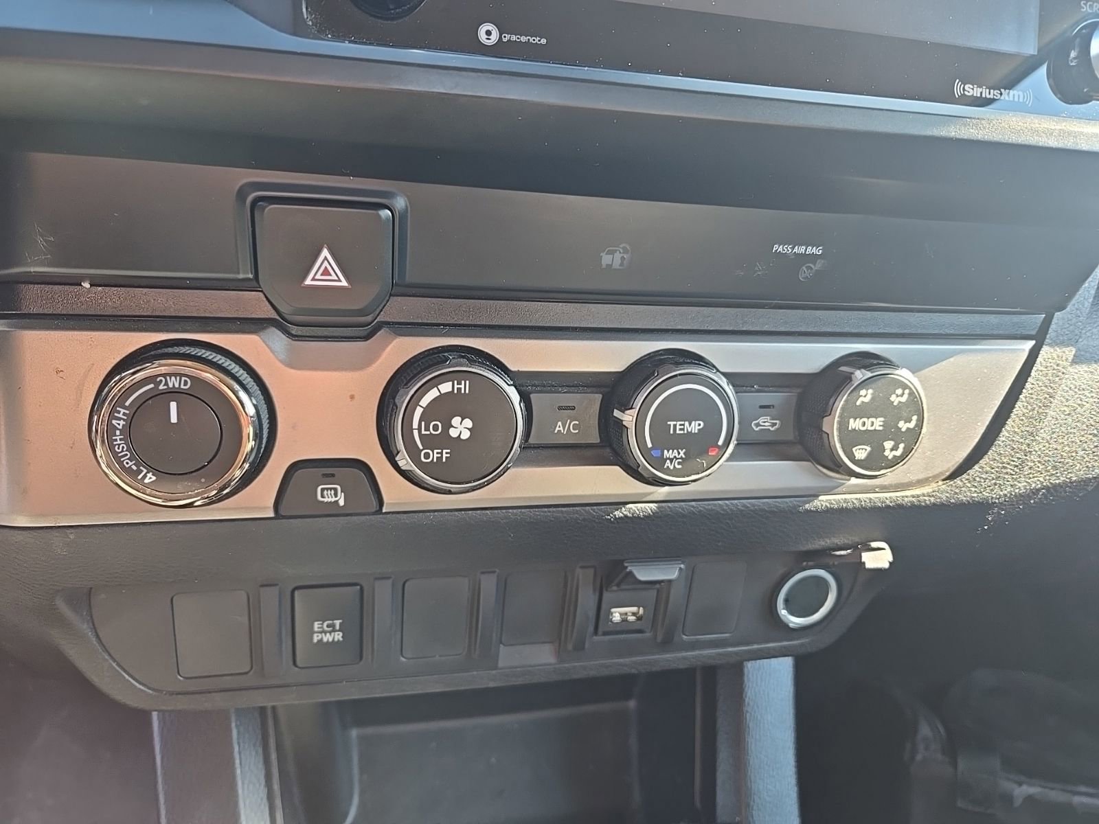 Used 2020 Toyota Tacoma SR AWD/4WD image 9