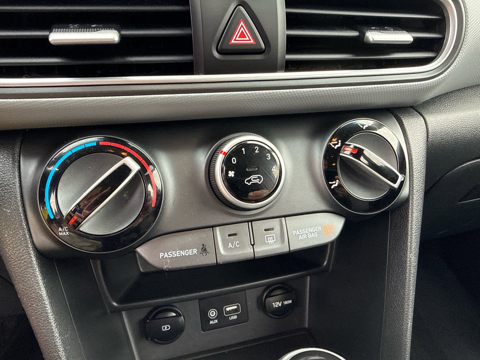 Used 2020 Hyundai Kona SE FWD image 17