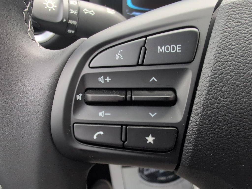 New 2026 Hyundai Venue SEL FWD image 19