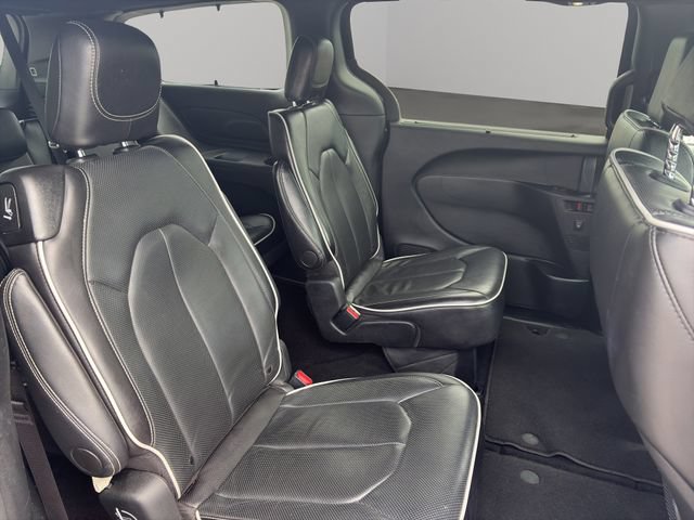 Used 2025 Chrysler Pacifica Limited FWD image 15