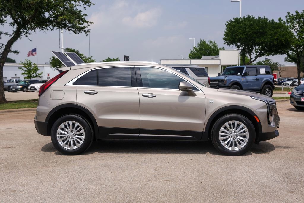 Certified 2024 Cadillac XT4 Luxury w/ Cold Weather Package FWD image 5